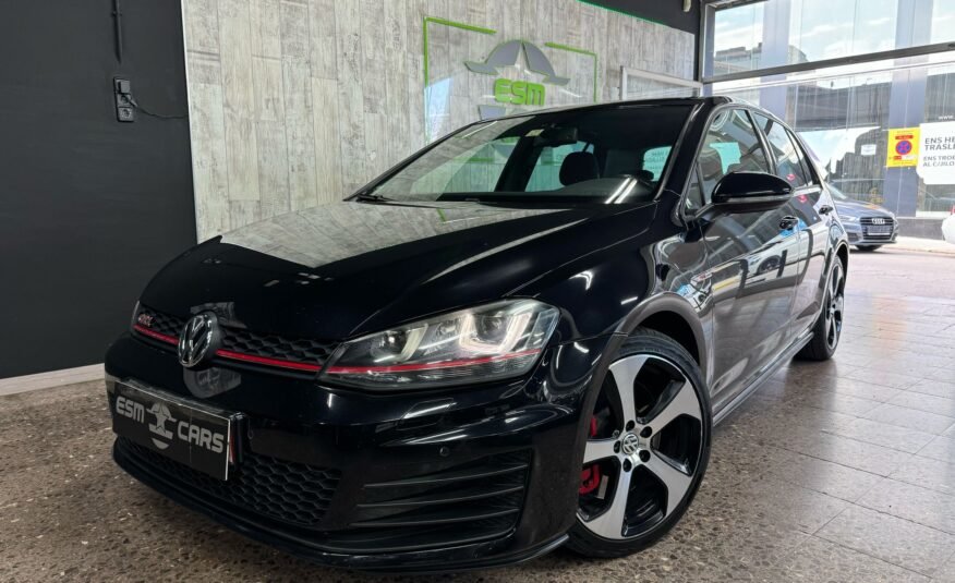 VOLKSWAGEN Golf 2.0TSI PERFORMANCE