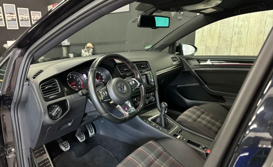 VOLKSWAGEN Golf 2.0TSI PERFORMANCE