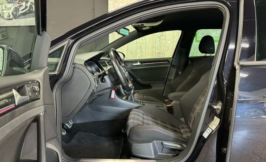 VOLKSWAGEN Golf 2.0TSI PERFORMANCE
