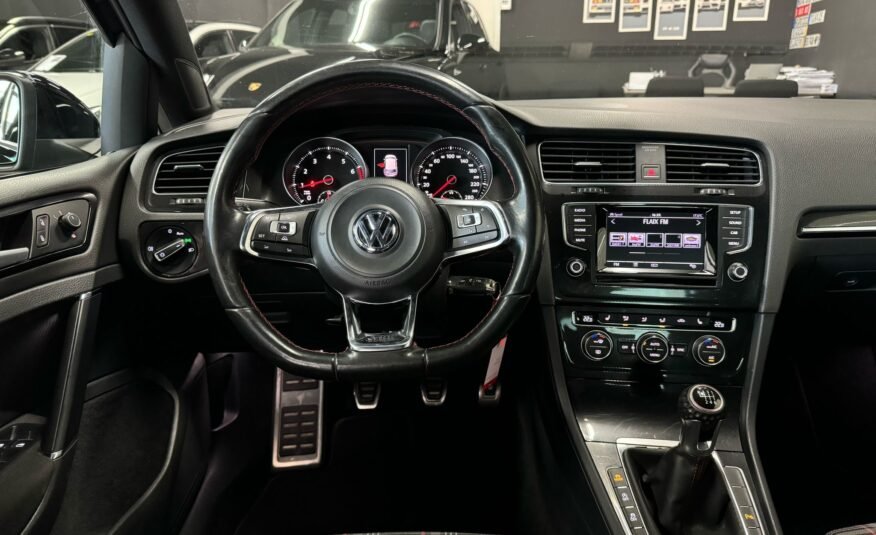 VOLKSWAGEN Golf 2.0TSI PERFORMANCE