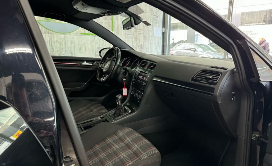 VOLKSWAGEN Golf 2.0TSI PERFORMANCE