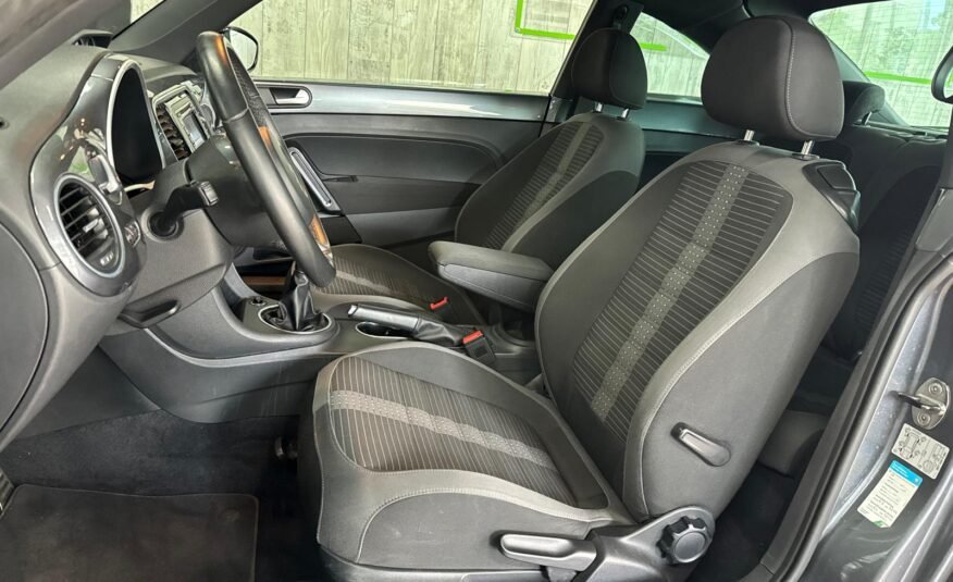 VOLKSWAGEN Beetle 1.4 TSI MANUAL