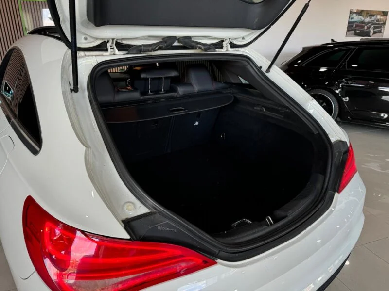 MERCEDES-BENZ CLA 200 AMG LINE SHOOTING BRAKE