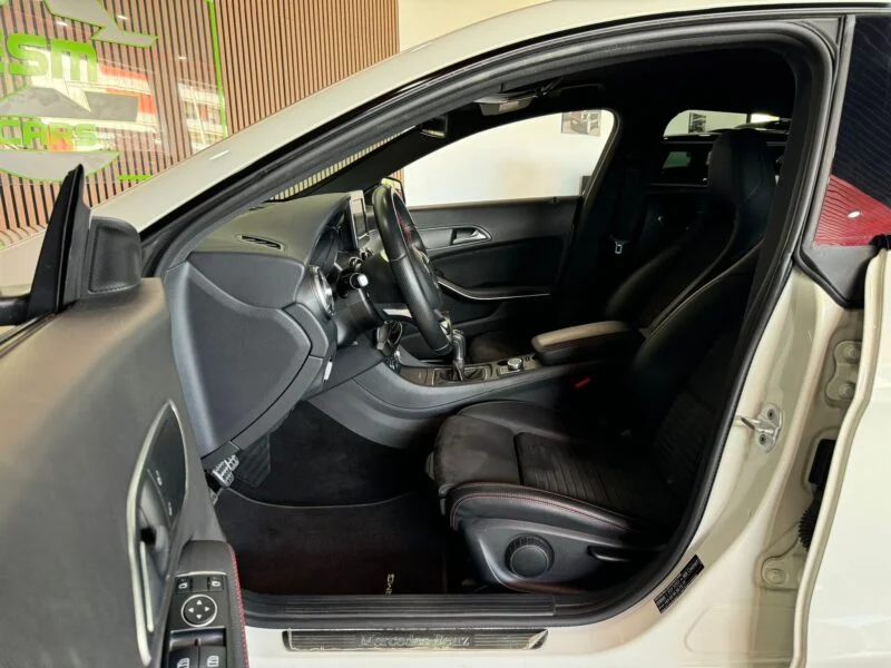 MERCEDES-BENZ CLA 180 AMG