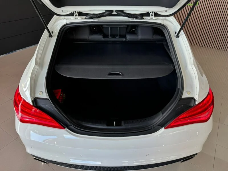 MERCEDES-BENZ CLA 180 AMG