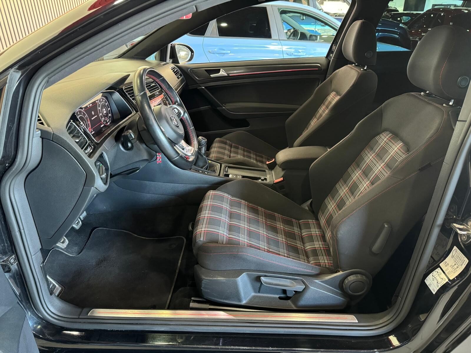 VOLKSWAGEN GOLF GTI PERFORMANCE 2.0 TSI