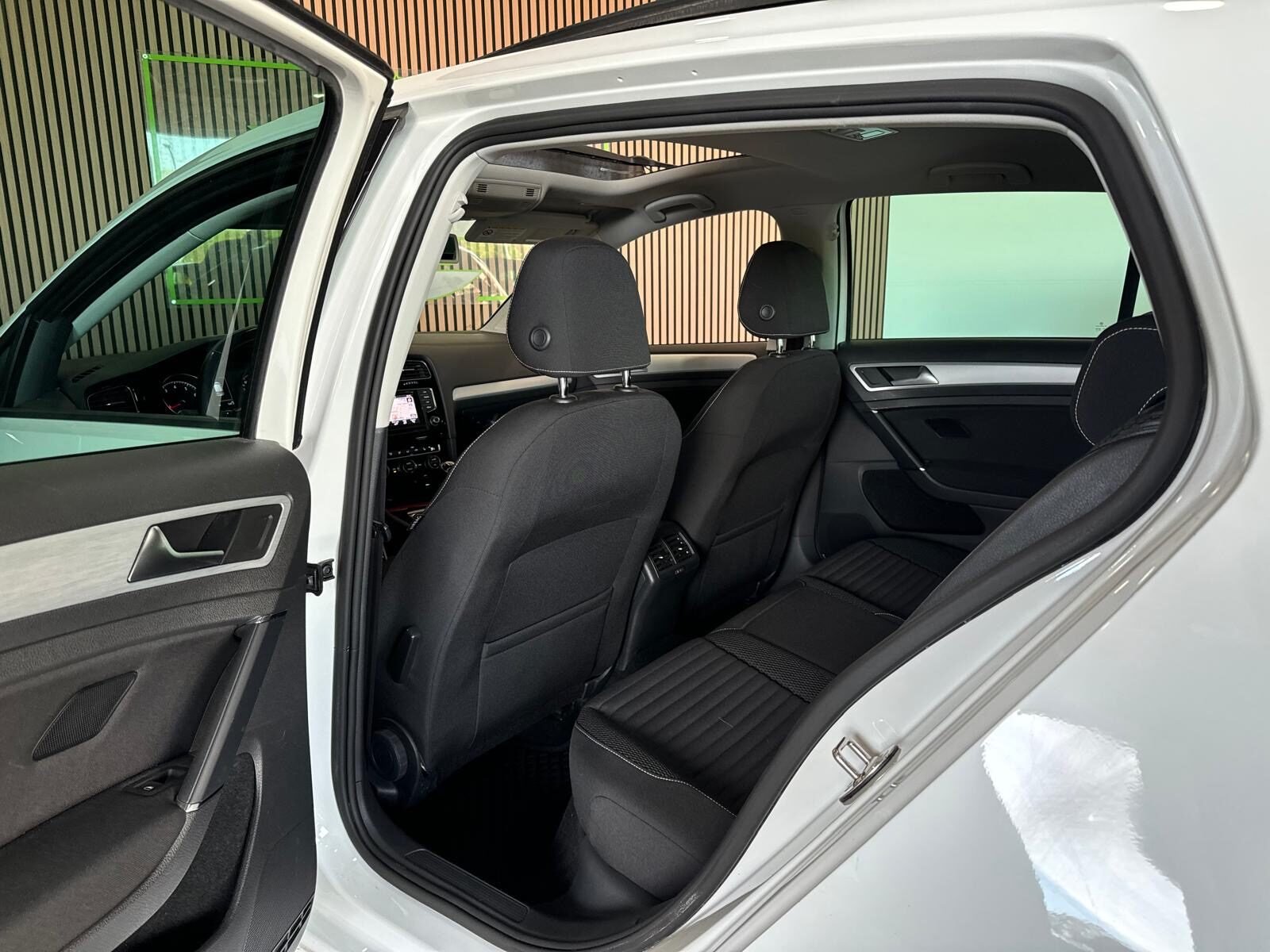 VOLKSWAGEN GOLF R 2.0TSI 4MOTION