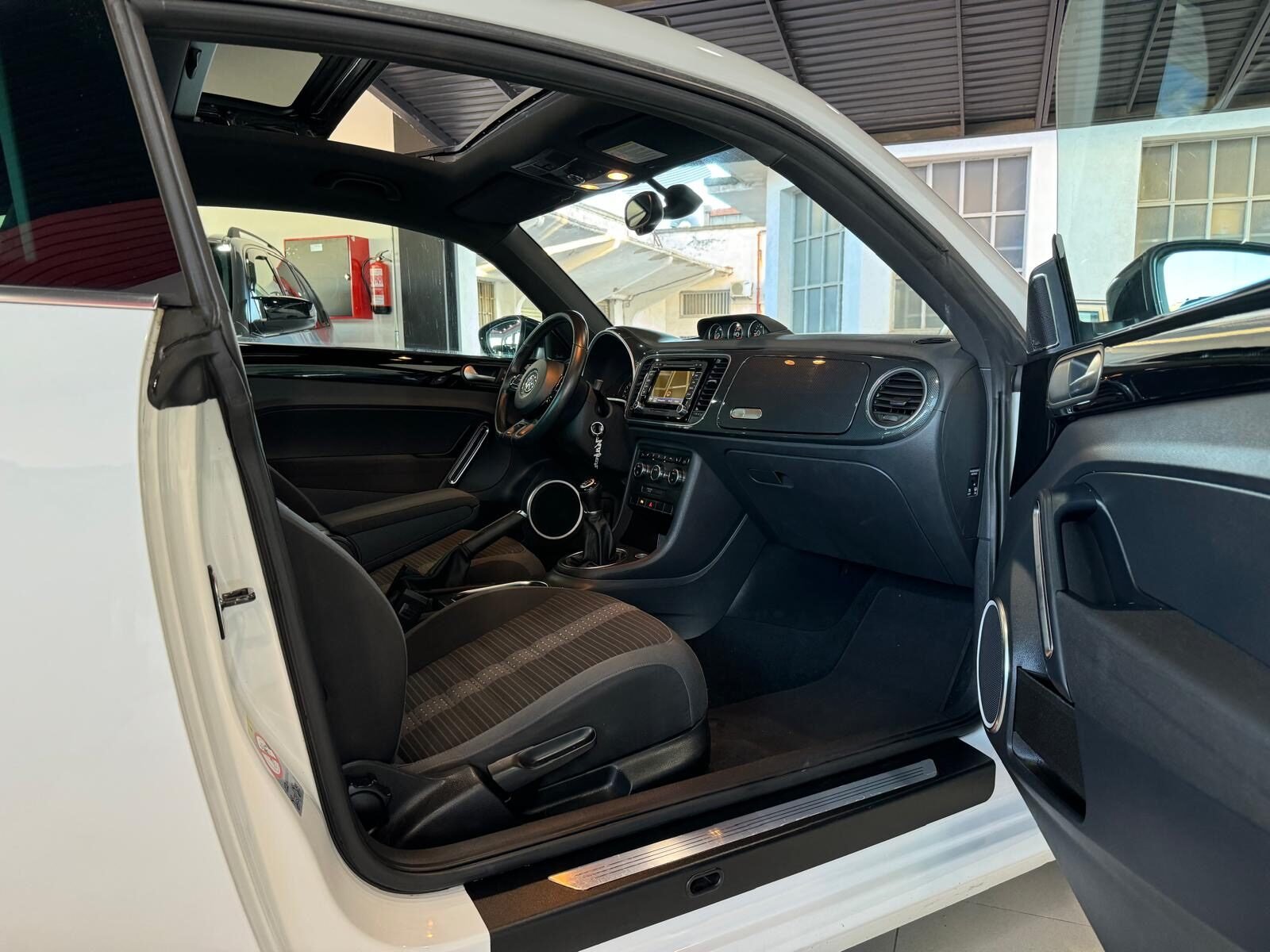 VOLKSWAGEN BEETLE 1.4 TSI Fender Edition