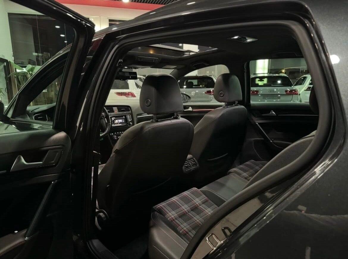 VOLKSWAGEN GOLF GTI 2.0 TSI 