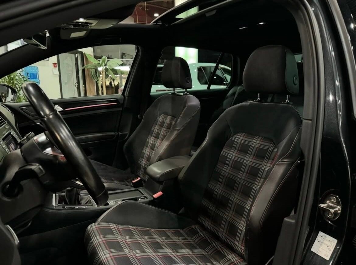 VOLKSWAGEN GOLF GTI 2.0 TSI 