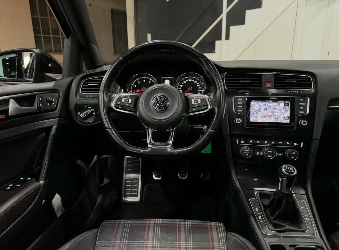 VOLKSWAGEN GOLF GTI 2.0 TSI 