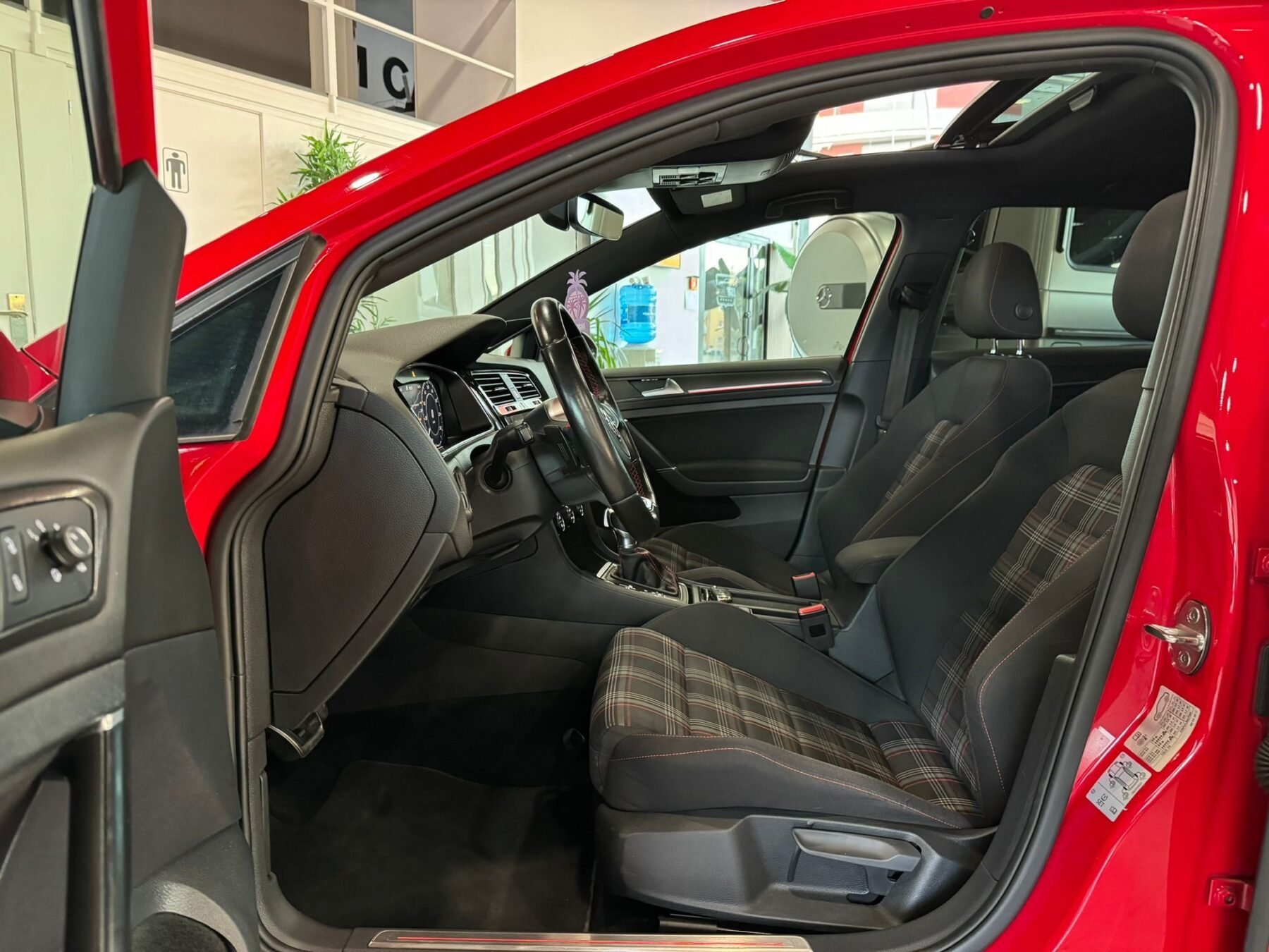 VOLKSWAGEN GOLF GTI 7.5 PERFORMANCE