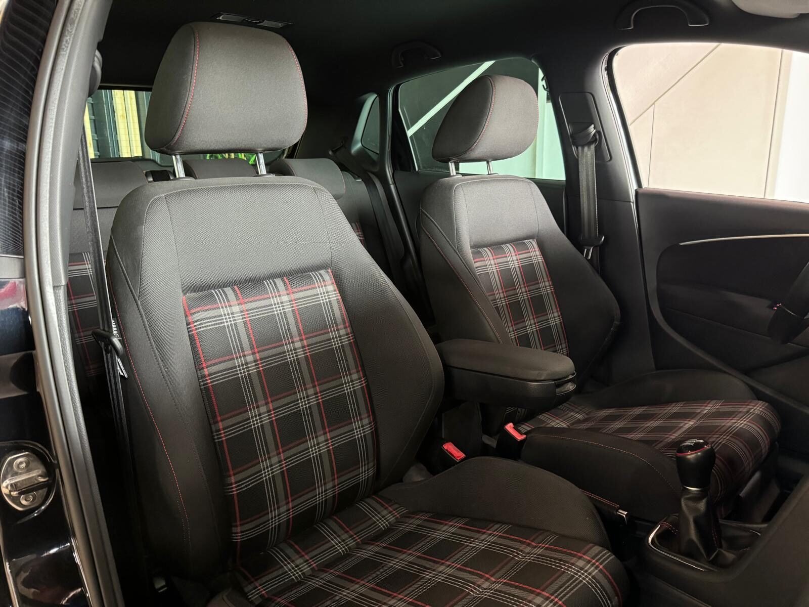 VOLKSWAGEN POLO GTI 1.8 TSI