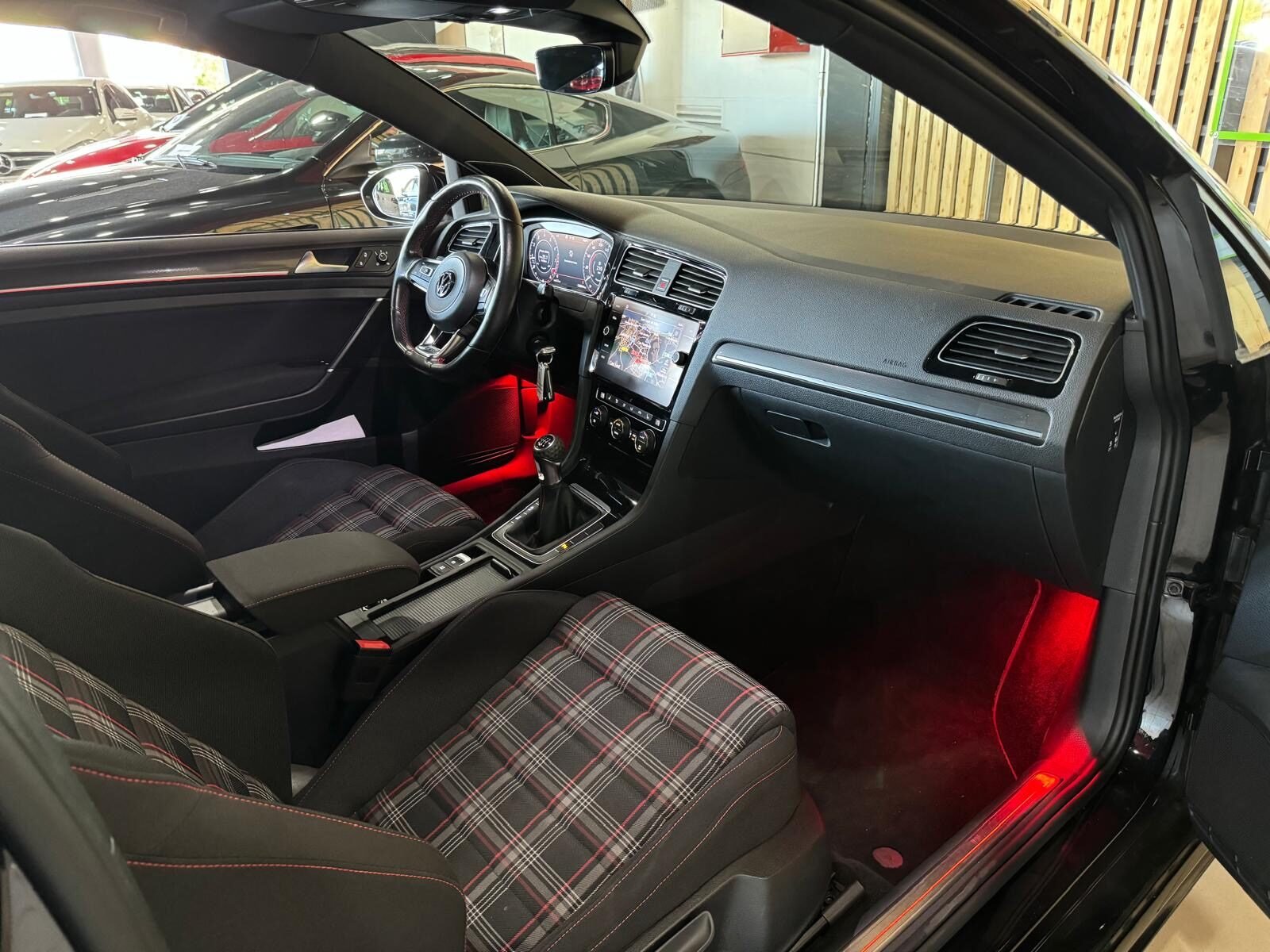 VOLKSWAGEN GOLF GTI 2.0 TSI