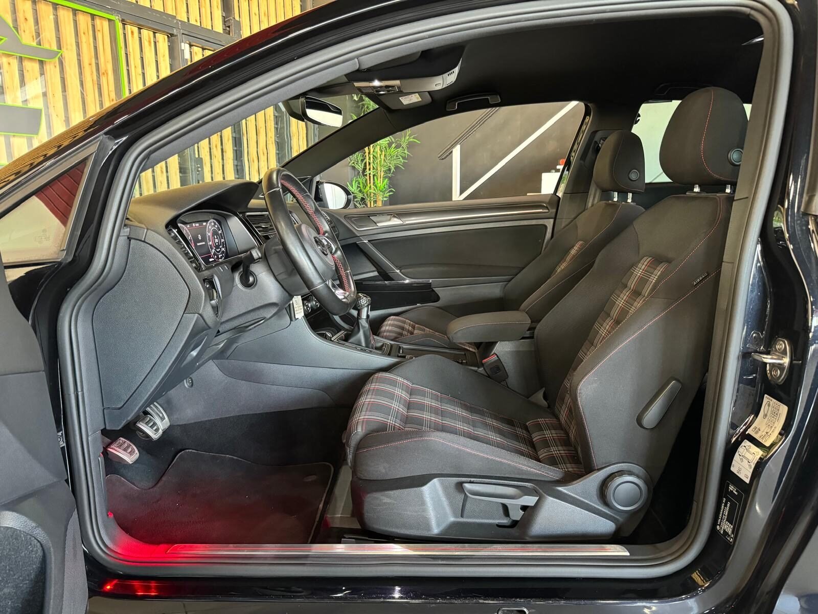 VOLKSWAGEN GOLF GTI 2.0 TSI