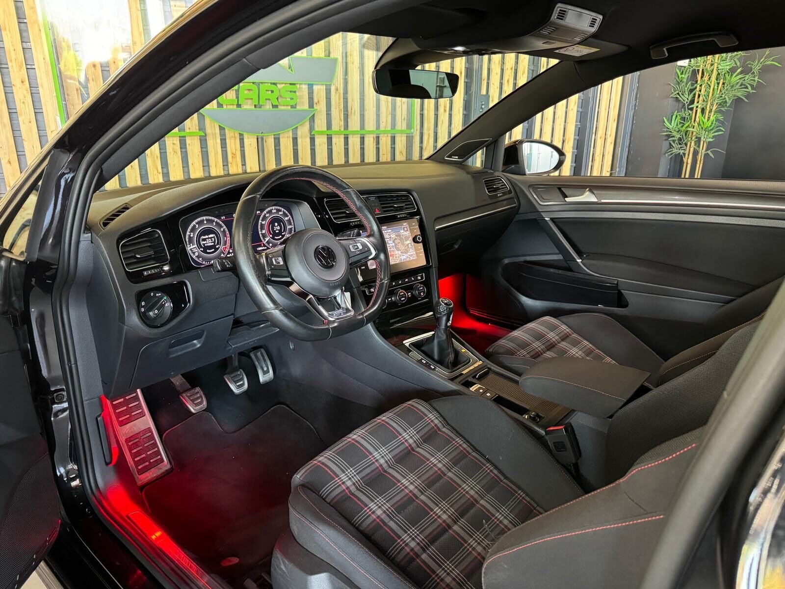 VOLKSWAGEN GOLF GTI 2.0 TSI